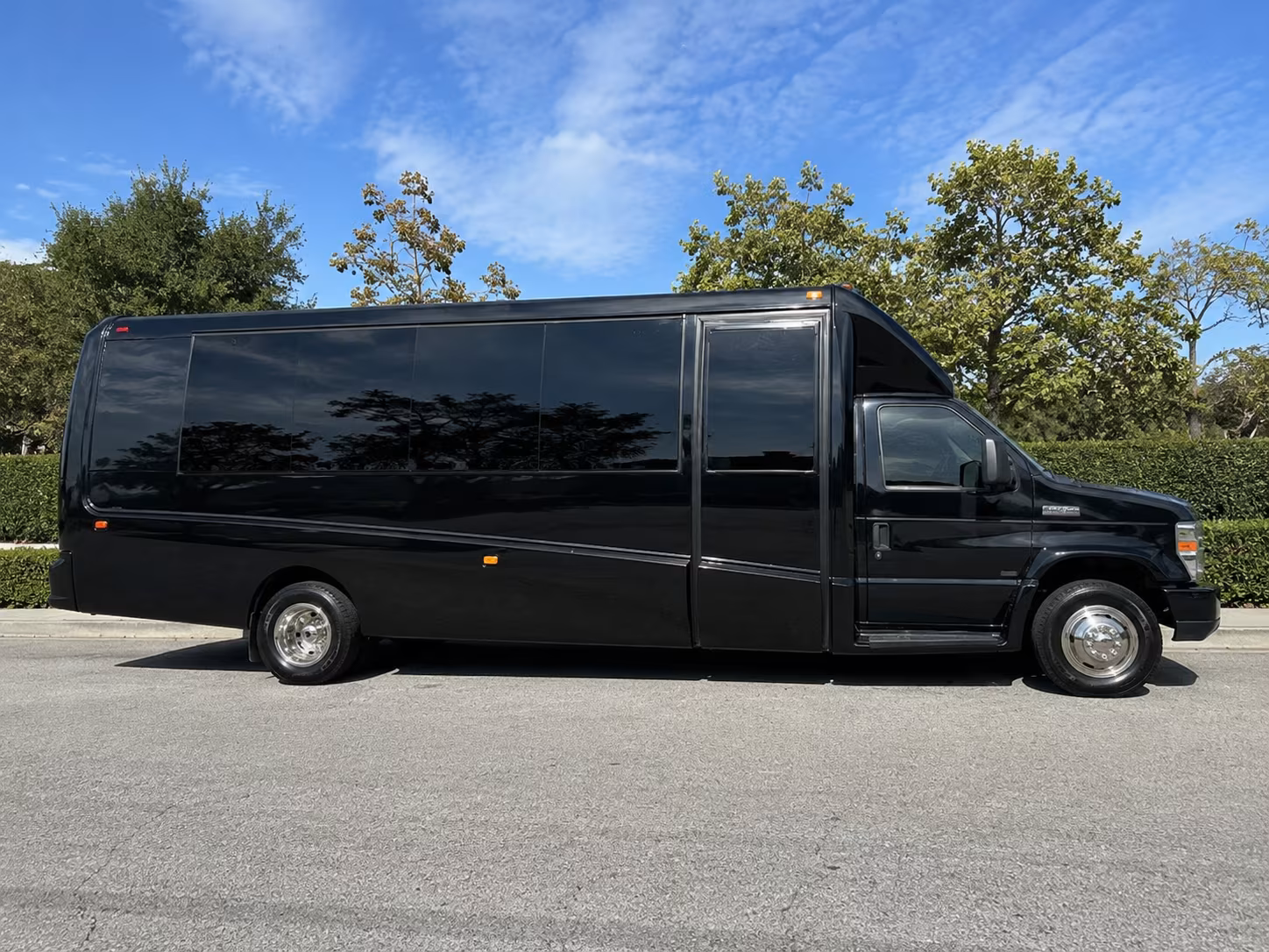 minibus rentals for small group wine tasting trips from miramar